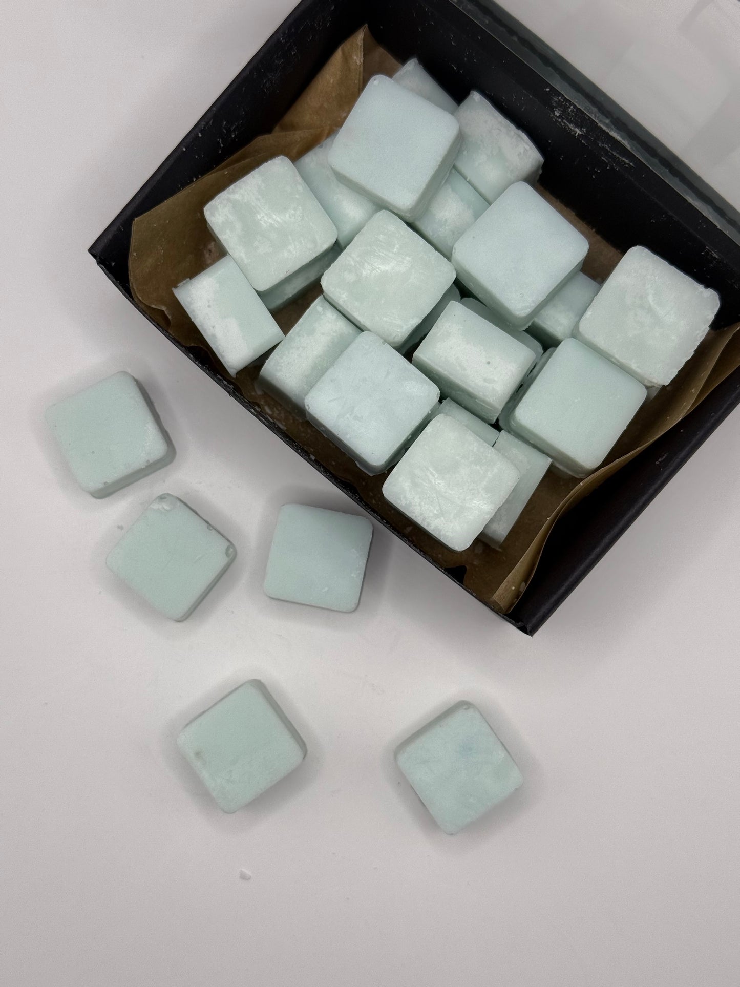 "White Linen" Handcrafted 2.5 oz Soy Wax Scented Wax Melts